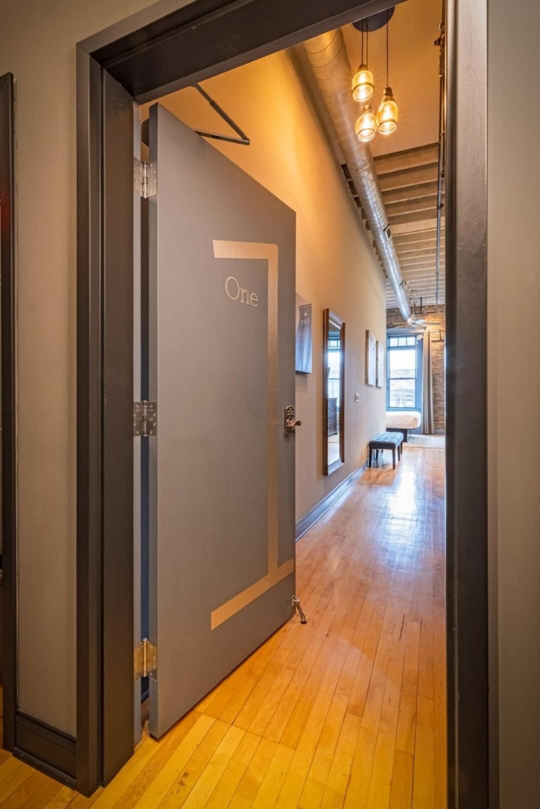 Hip Urban Loft - Small Town Charm - 124 Lofts #1 West Dundee Exterior foto
